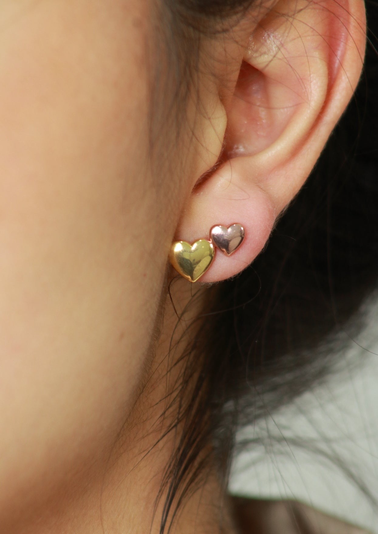 broqueles aretes de baño de oro de corazón oro rosa 18k kilates corazones ligeras glowa