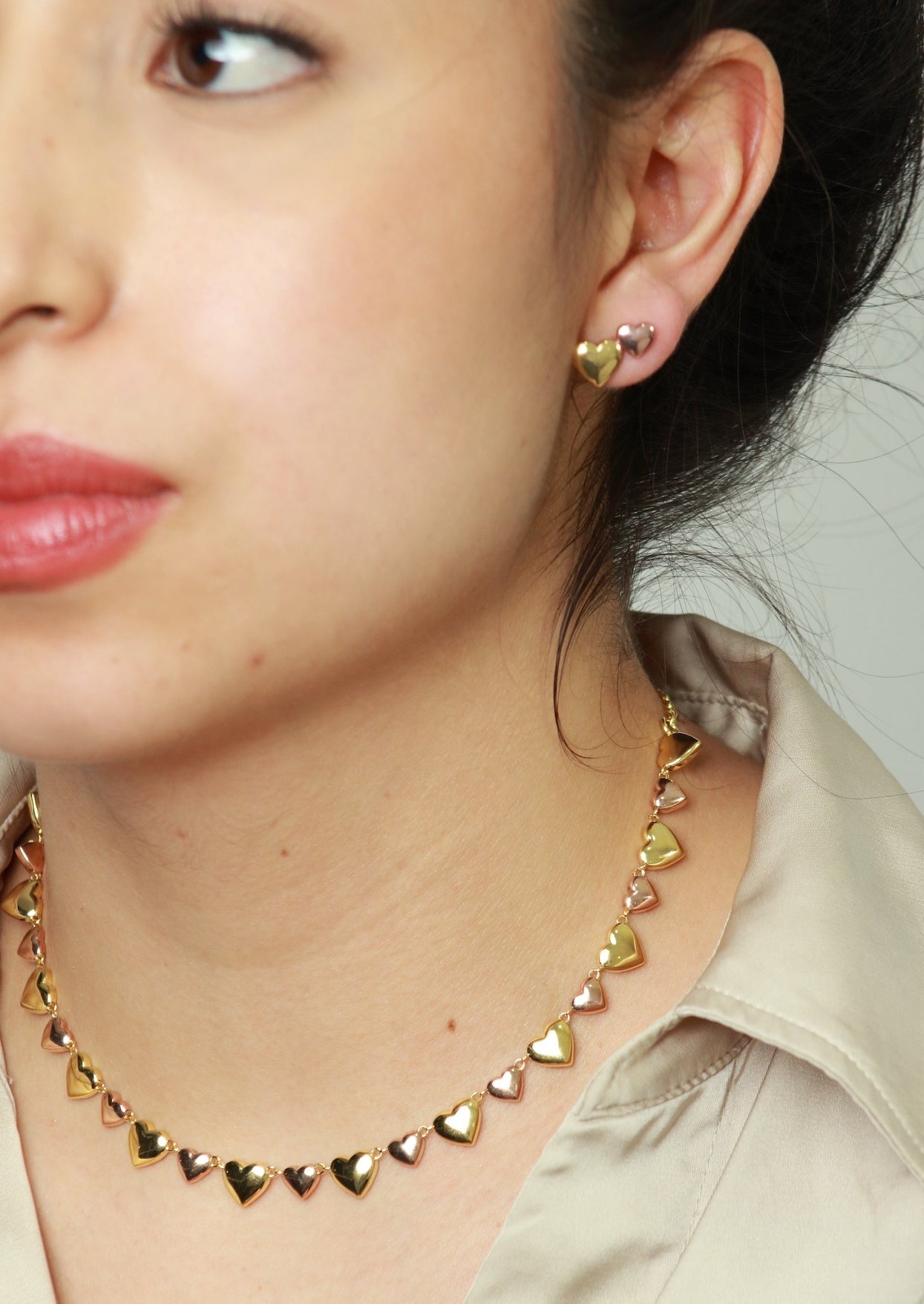 broqueles aretes de baño de oro de corazón oro rosa 18k kilates corazones ligeras glowa