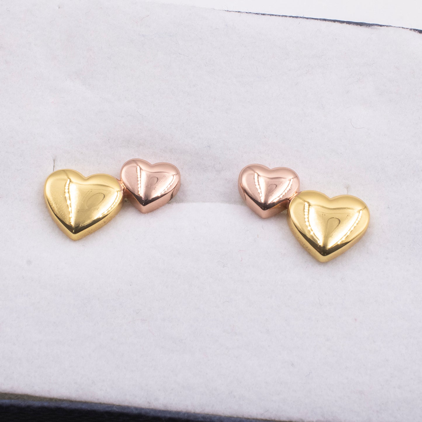 broqueles aretes de baño de oro de corazón oro rosa 18k kilates corazones ligeras glowa